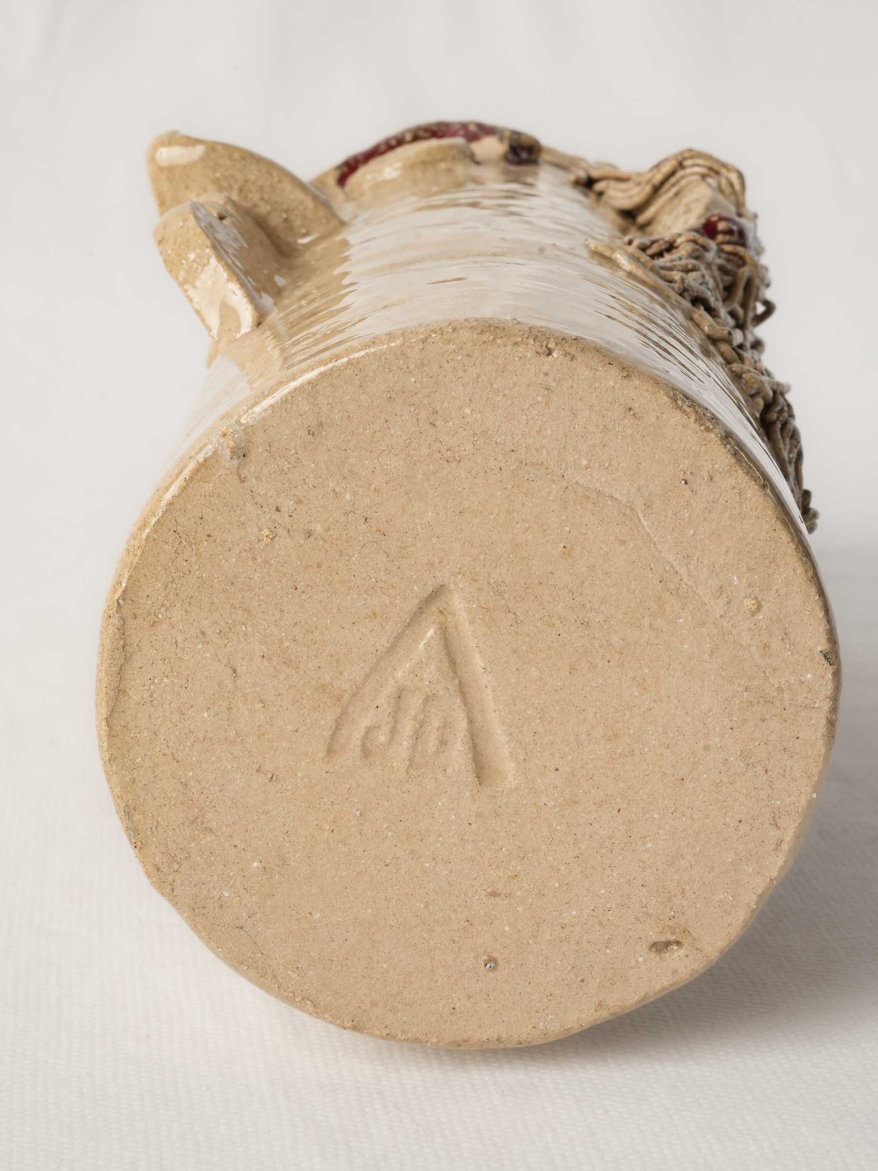 Expressive figuration ceramic piece