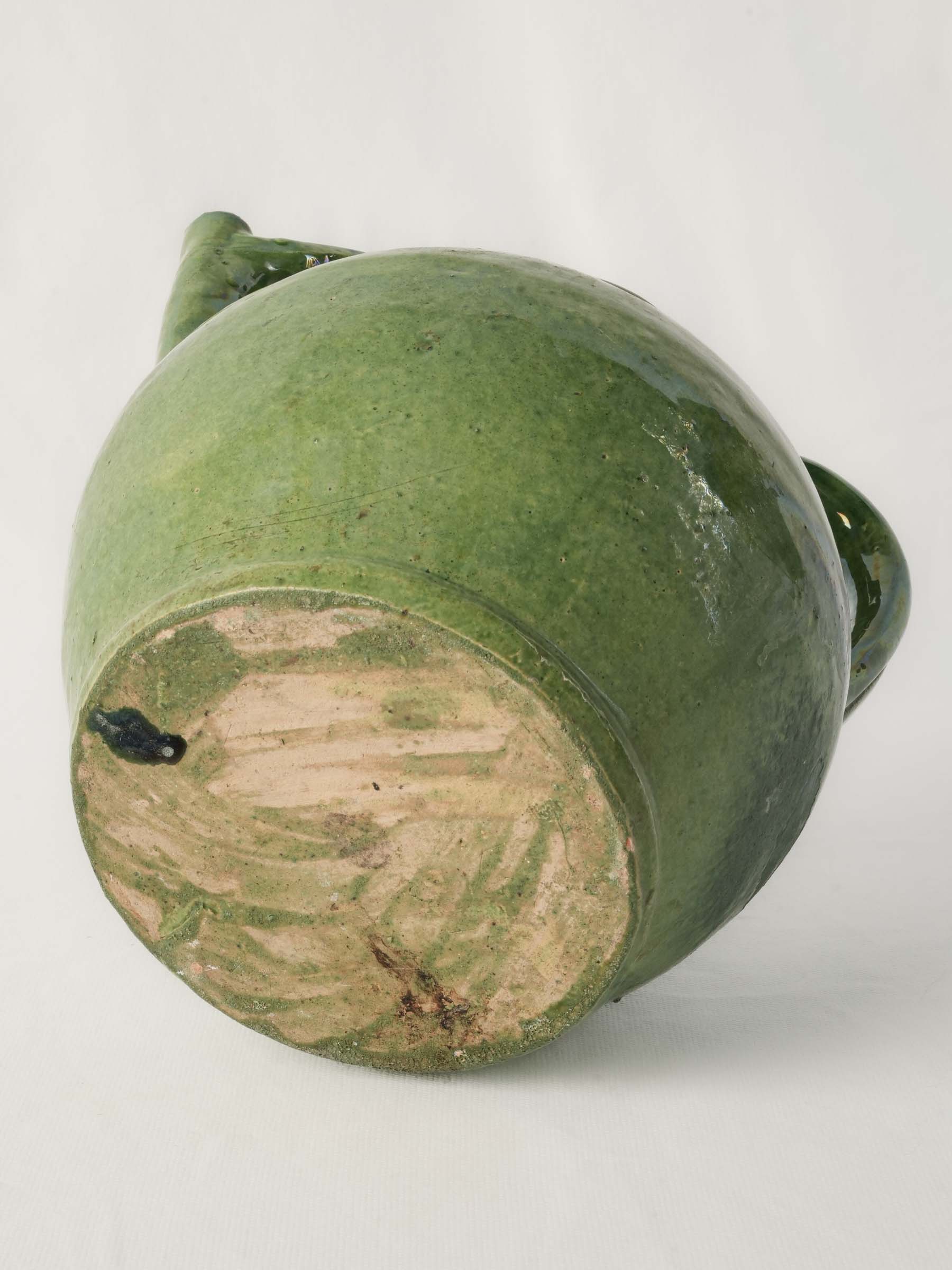 Distinctive speckled French clay orjol