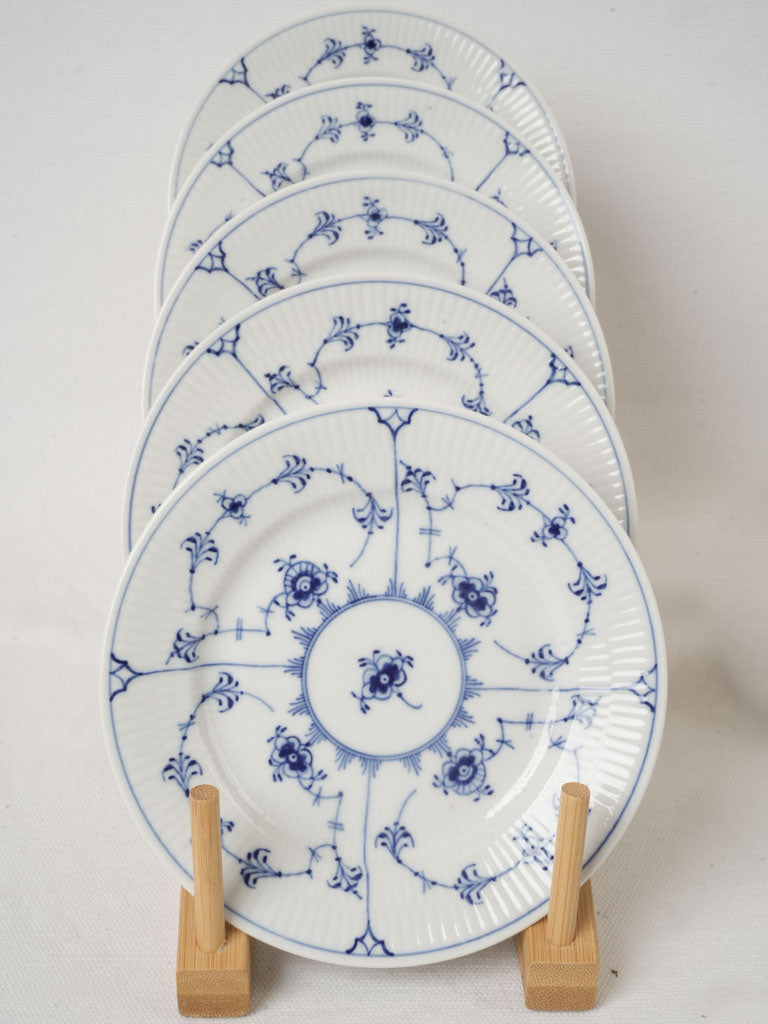 Iconic intricate teacups set
