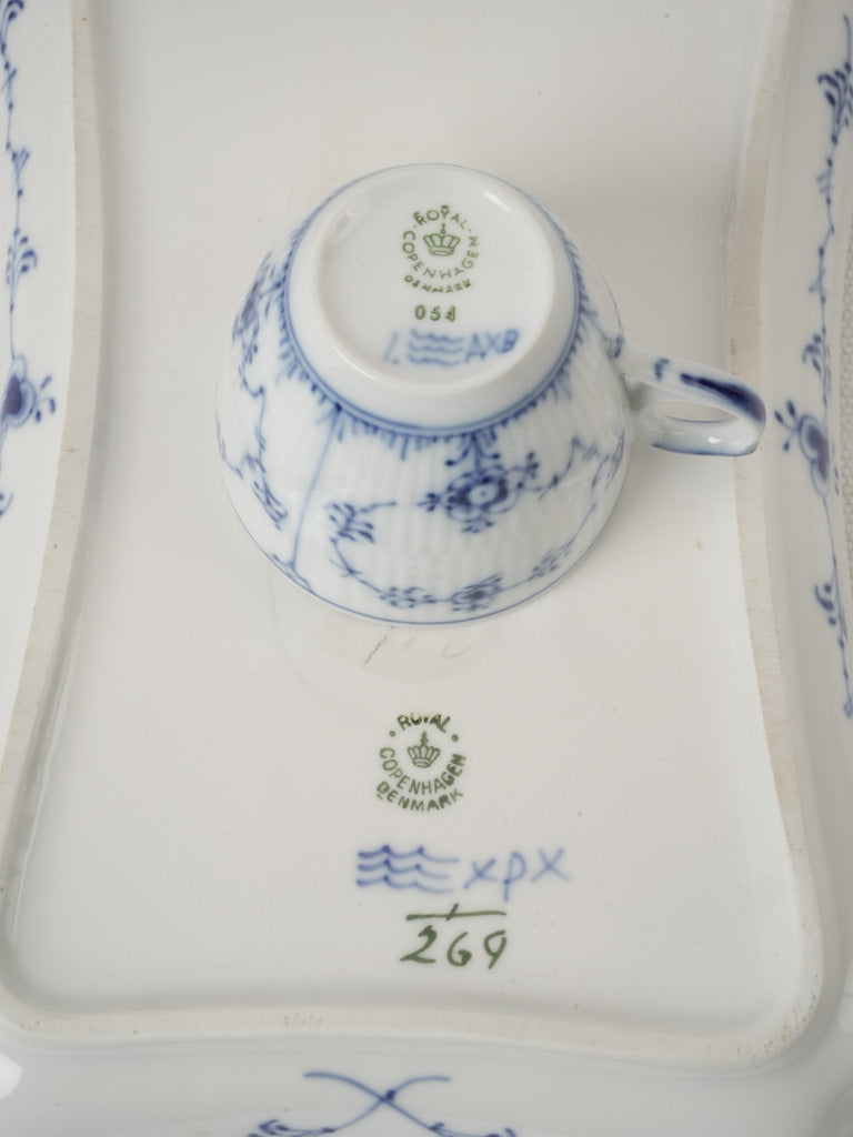 Beautiful traditional snail motif cups