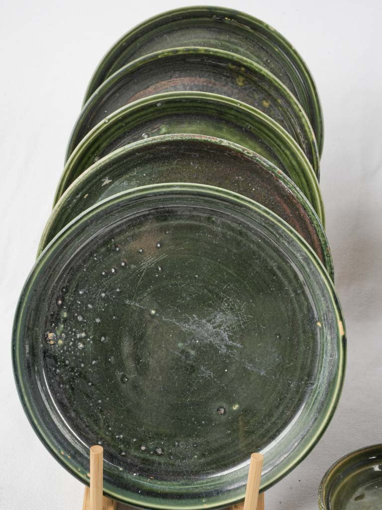 Distinctive bubbly glaze ceramic plates