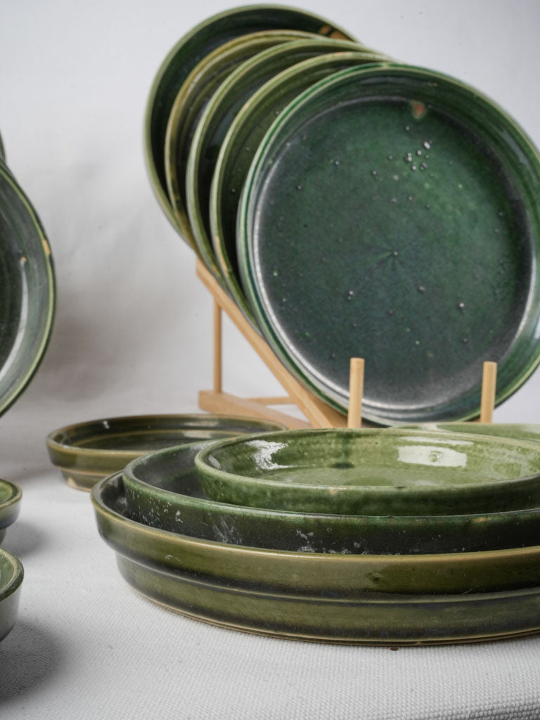 Timeless charm green ceramic set