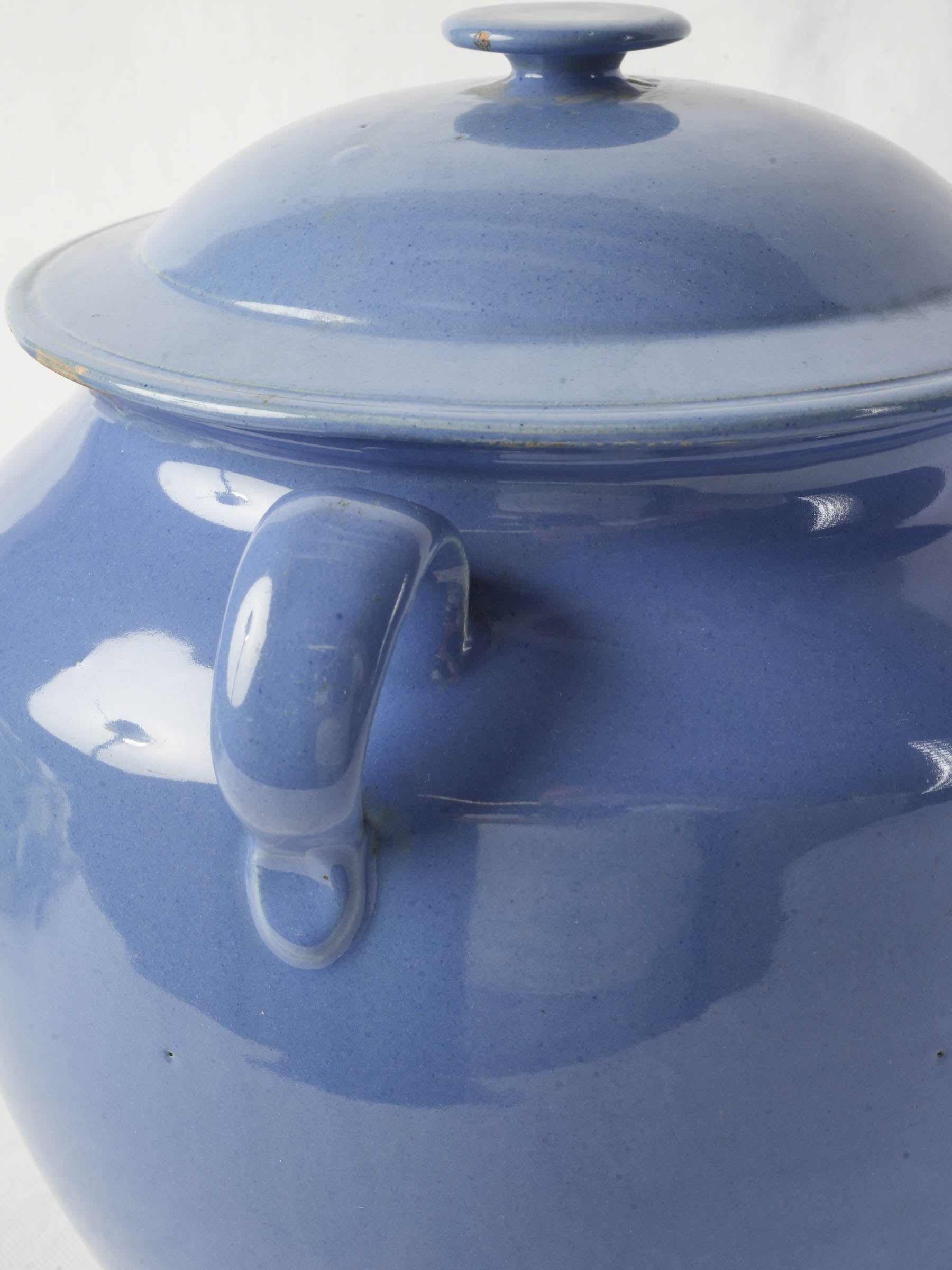 Decorative twin-handled French pot