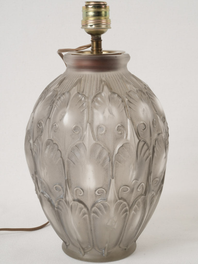 Stylishly versatile antique vase lamp