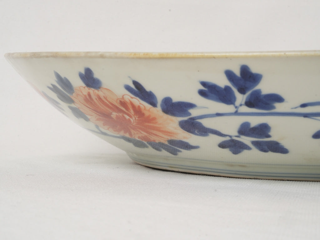 Dynamic mix porcelain centerpiece