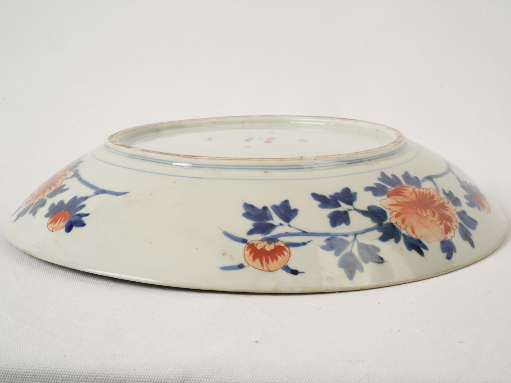 Elegant centerpiece porcelain item