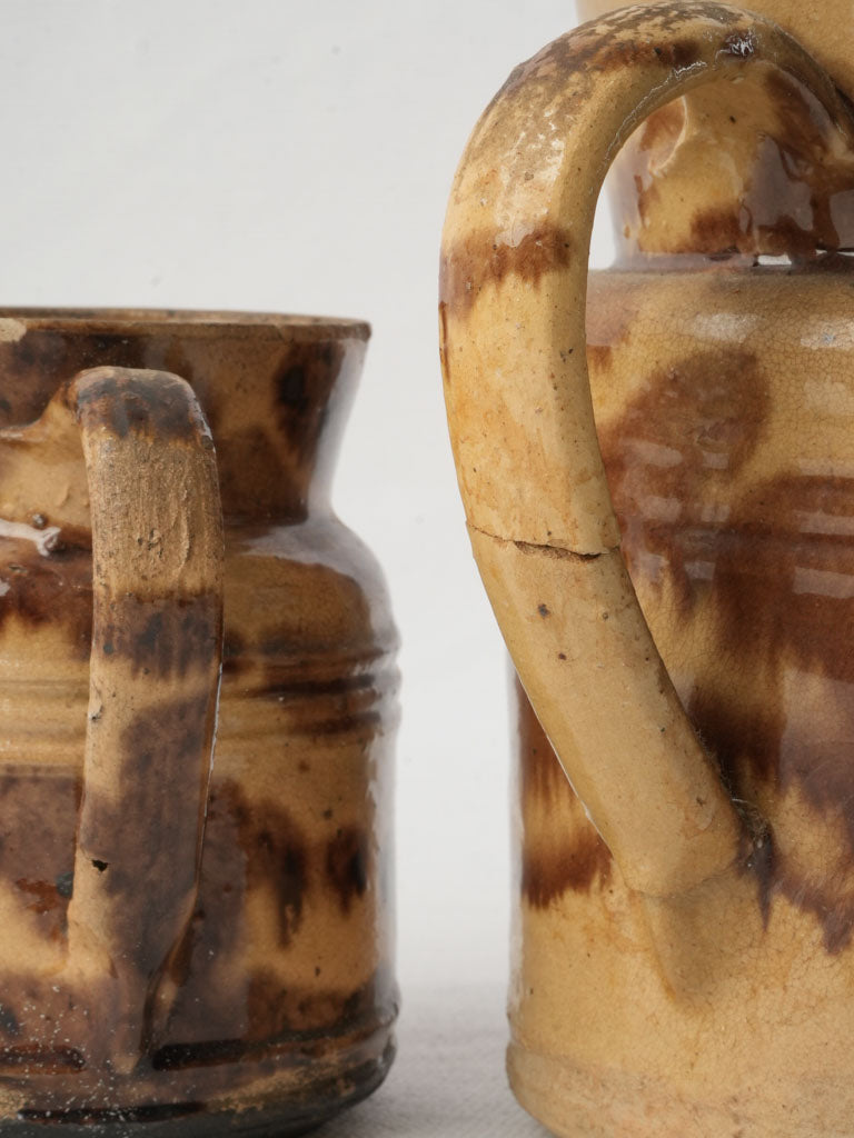 Pinched-lip earthenware containers