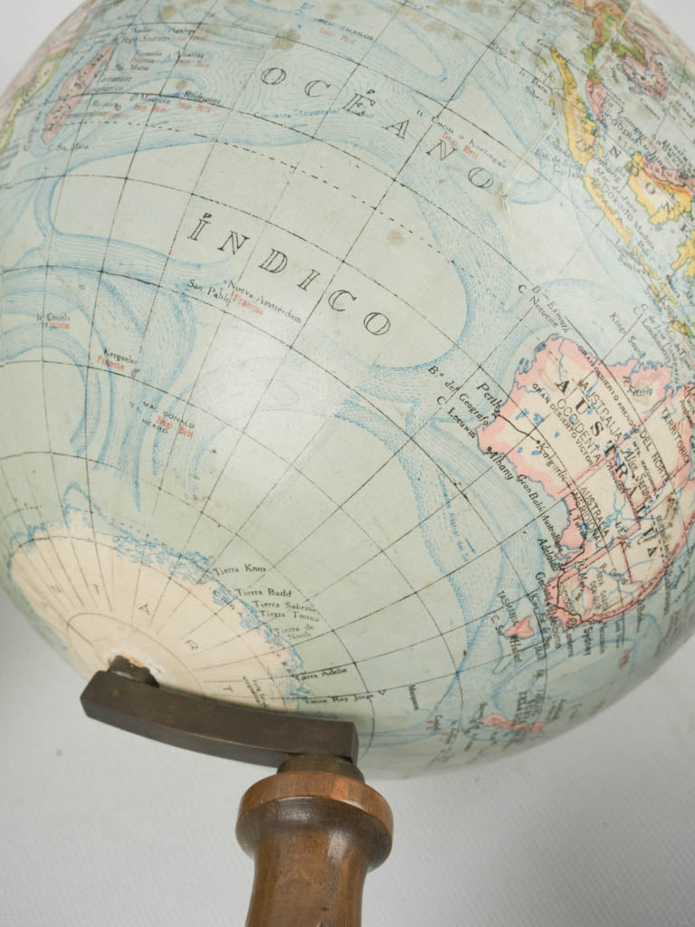 Quintessential French and English globes