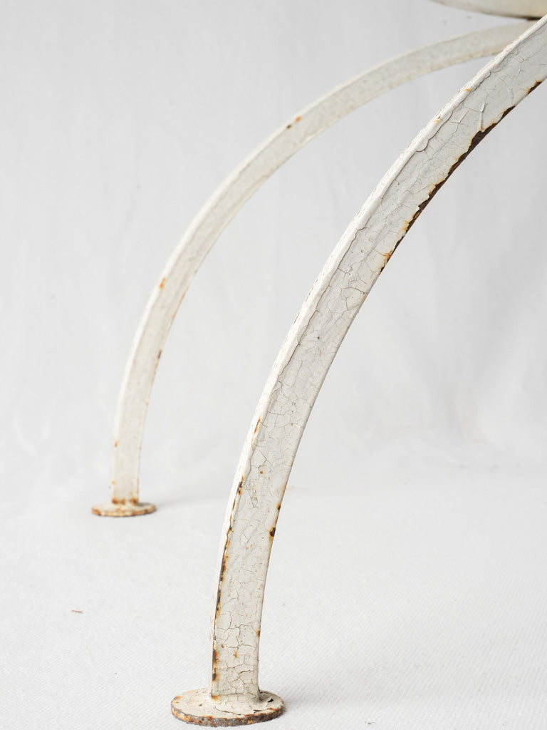 Refined antique-inspired seat