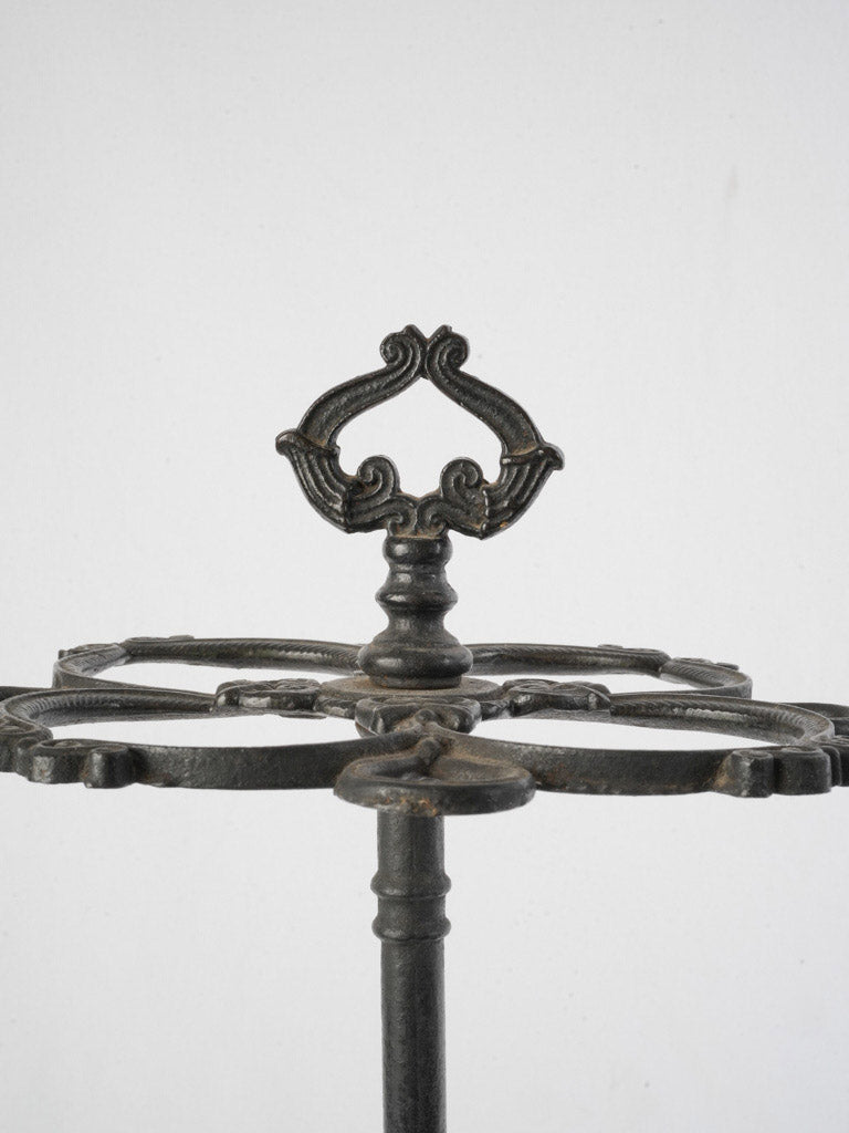 Ornate quatrefoil ring cane holder
