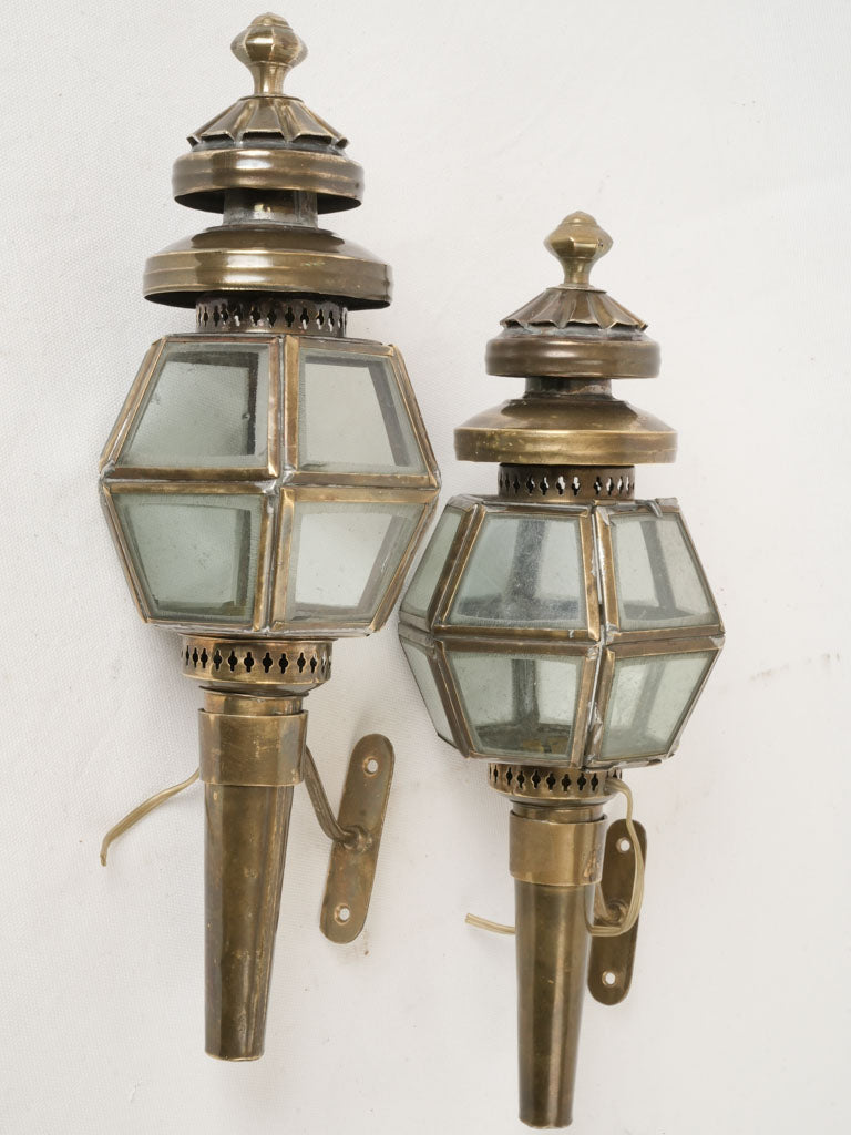 Charming 1920s calèche-style lanterns