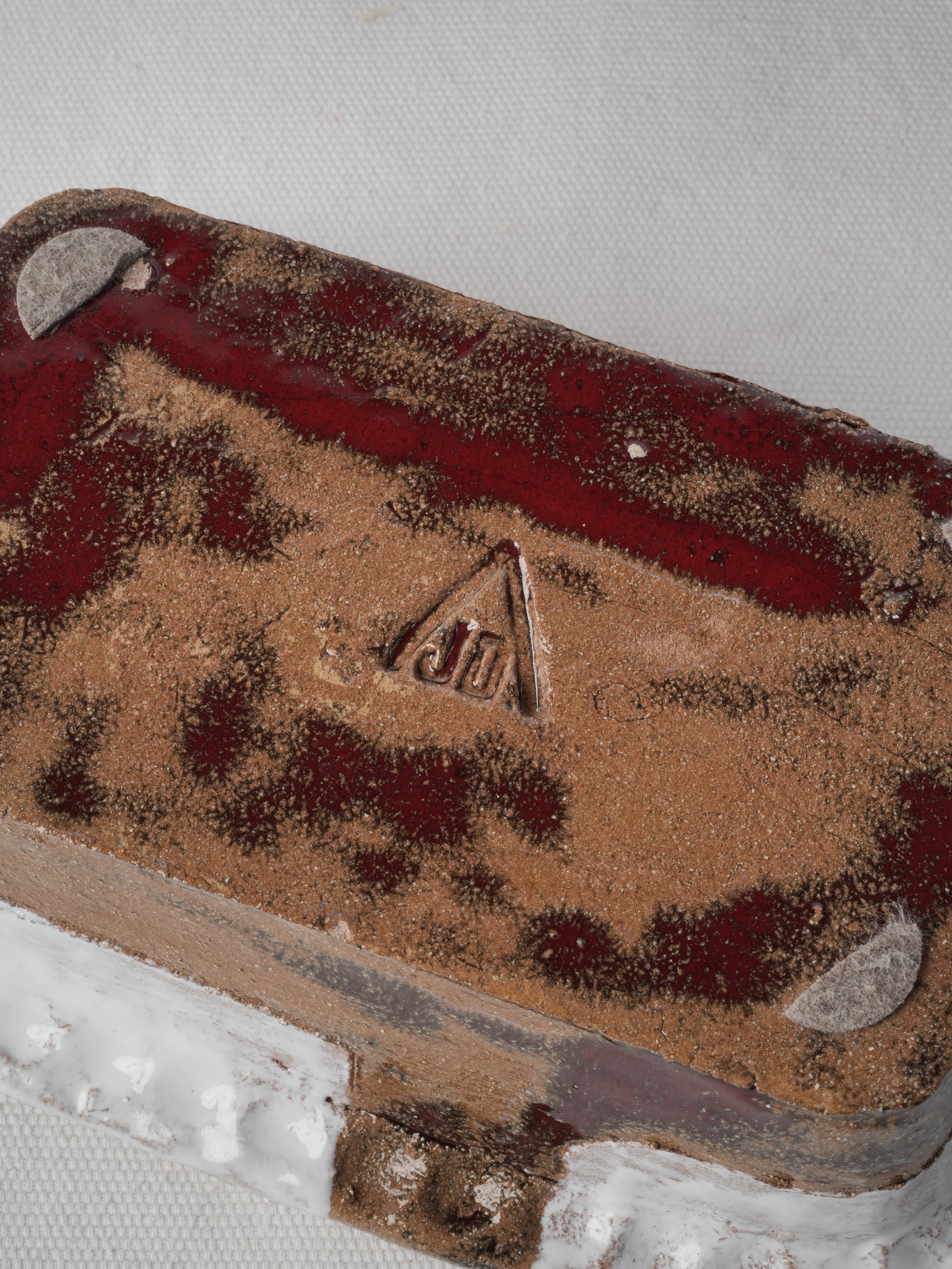 Expressive detailed stoneware vessel