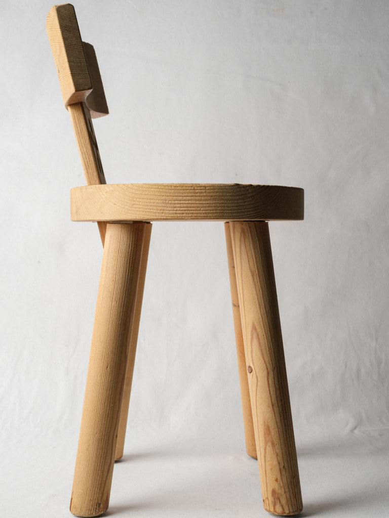 Mid-century modern chair style
