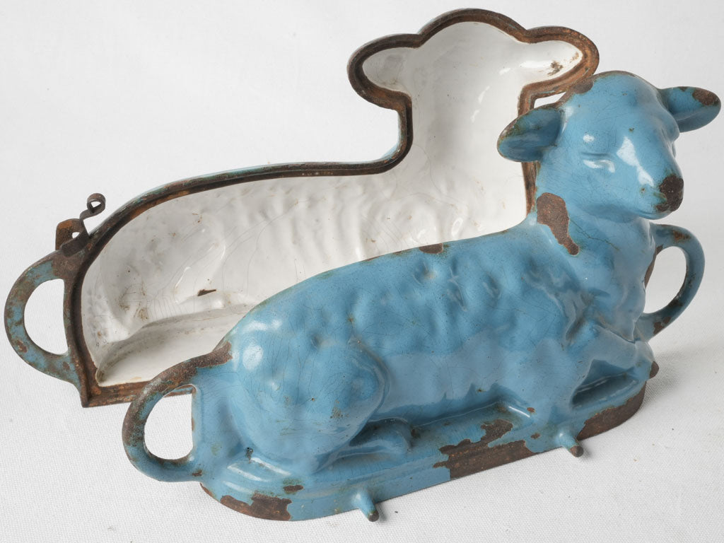 Charming antique Easter décor mold