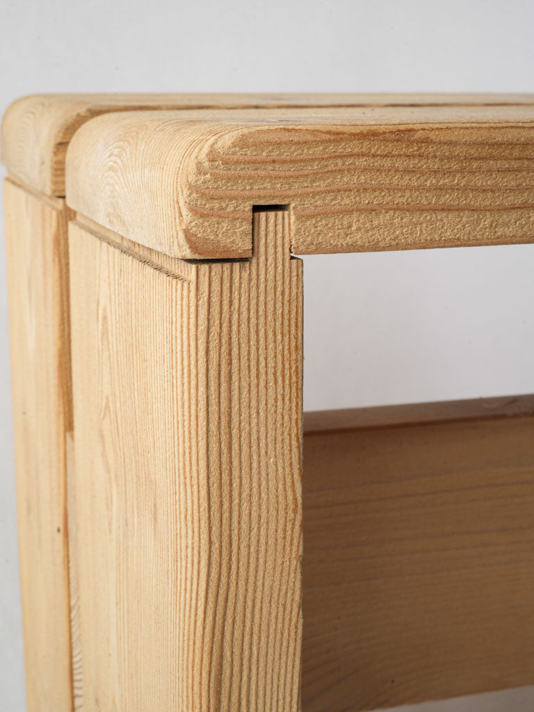 Functional doweled pine seat
