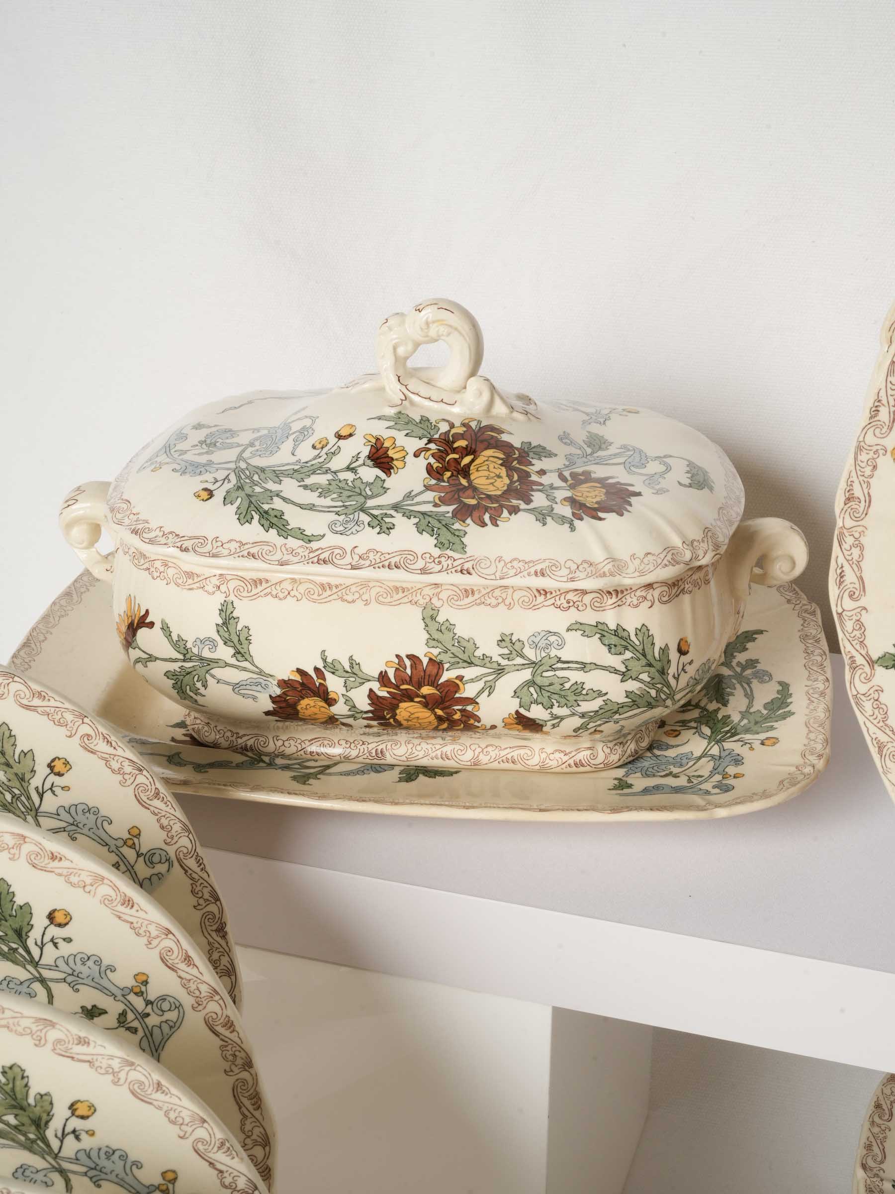 Ornate rust dahlia dinnerware