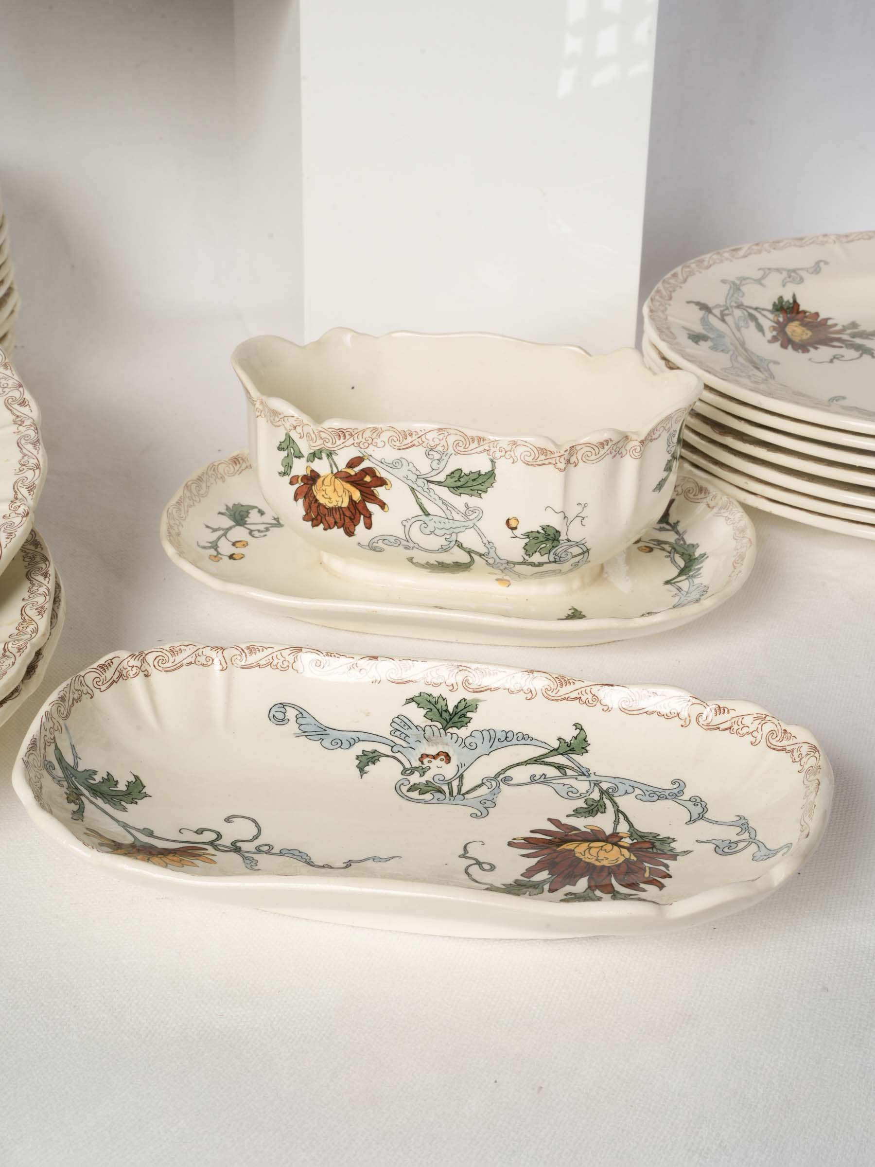 Authentic botanical borders crockery