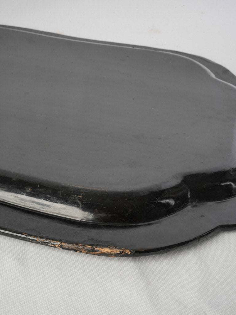 Distinctive atmospheric lacquered display tray