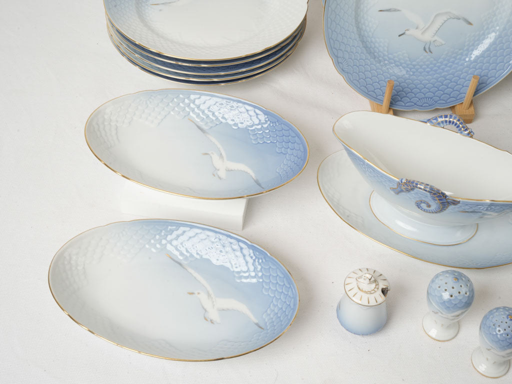 Timeless textured shell rim design