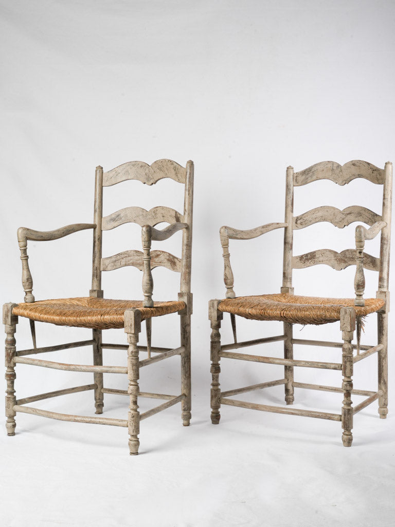 Elegant spindle-legged French seats