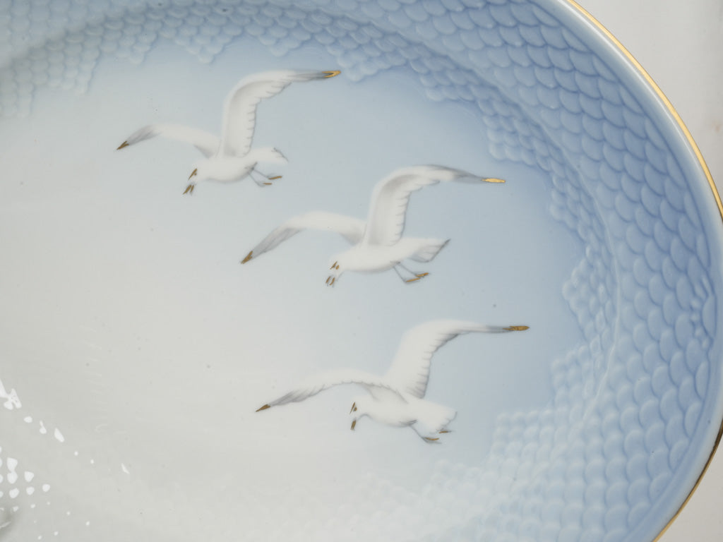 Stylish graceful Nordic-themed serveware