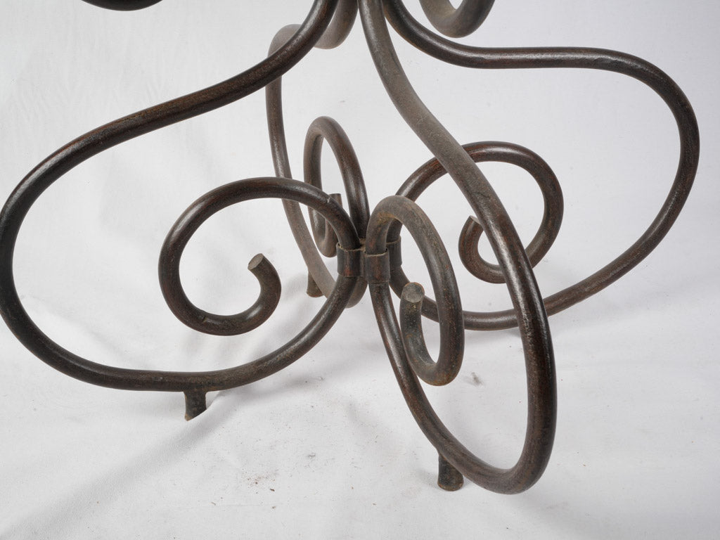 Classic quadrilobed leg furniture
