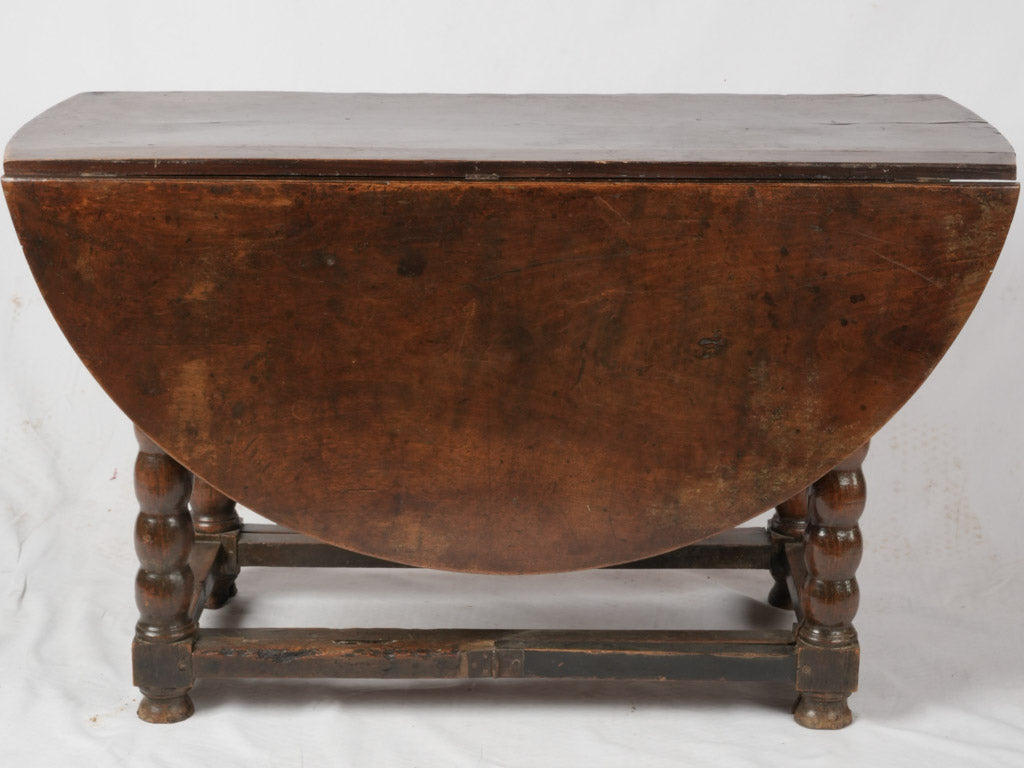 Lovely 17th-century oval gateleg table