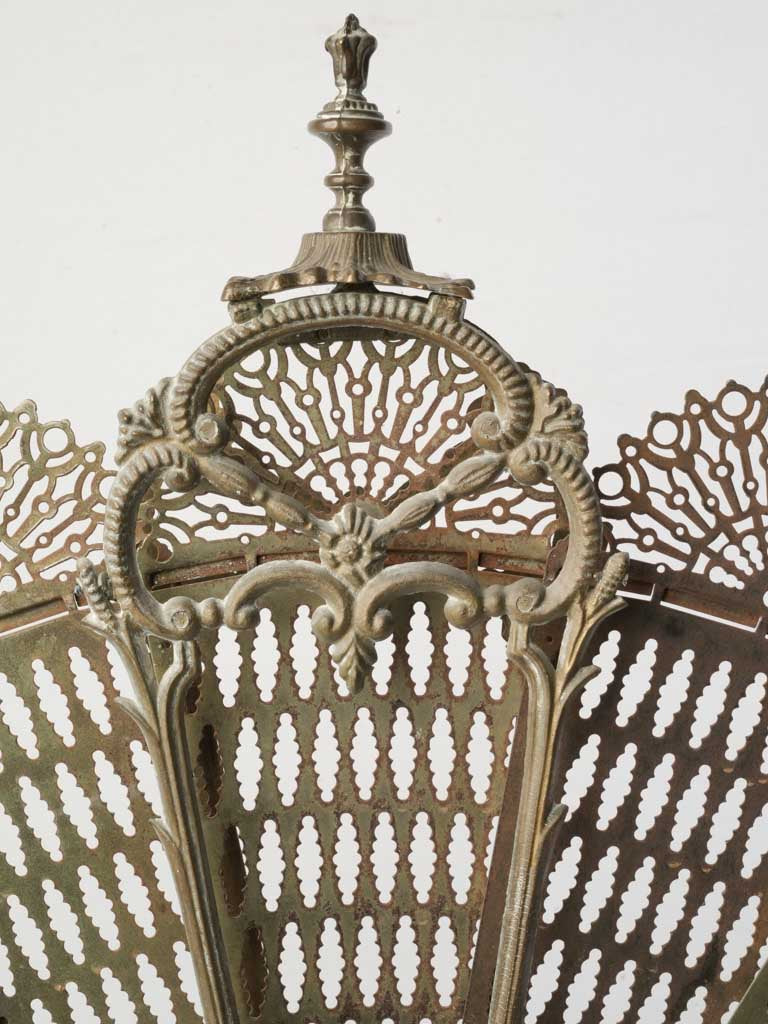 Antique plant-like chimney screen