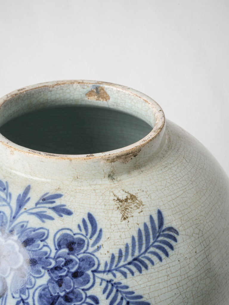Refined snuff enthusiast's tobacco jar