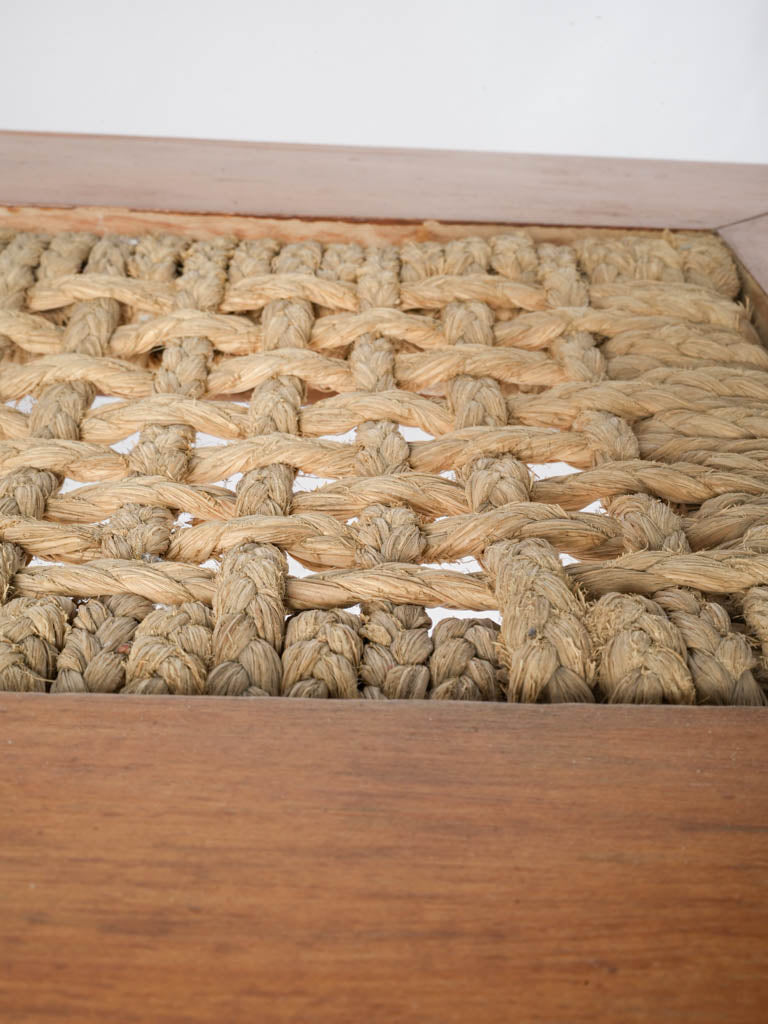 Textured rope elegant table piece