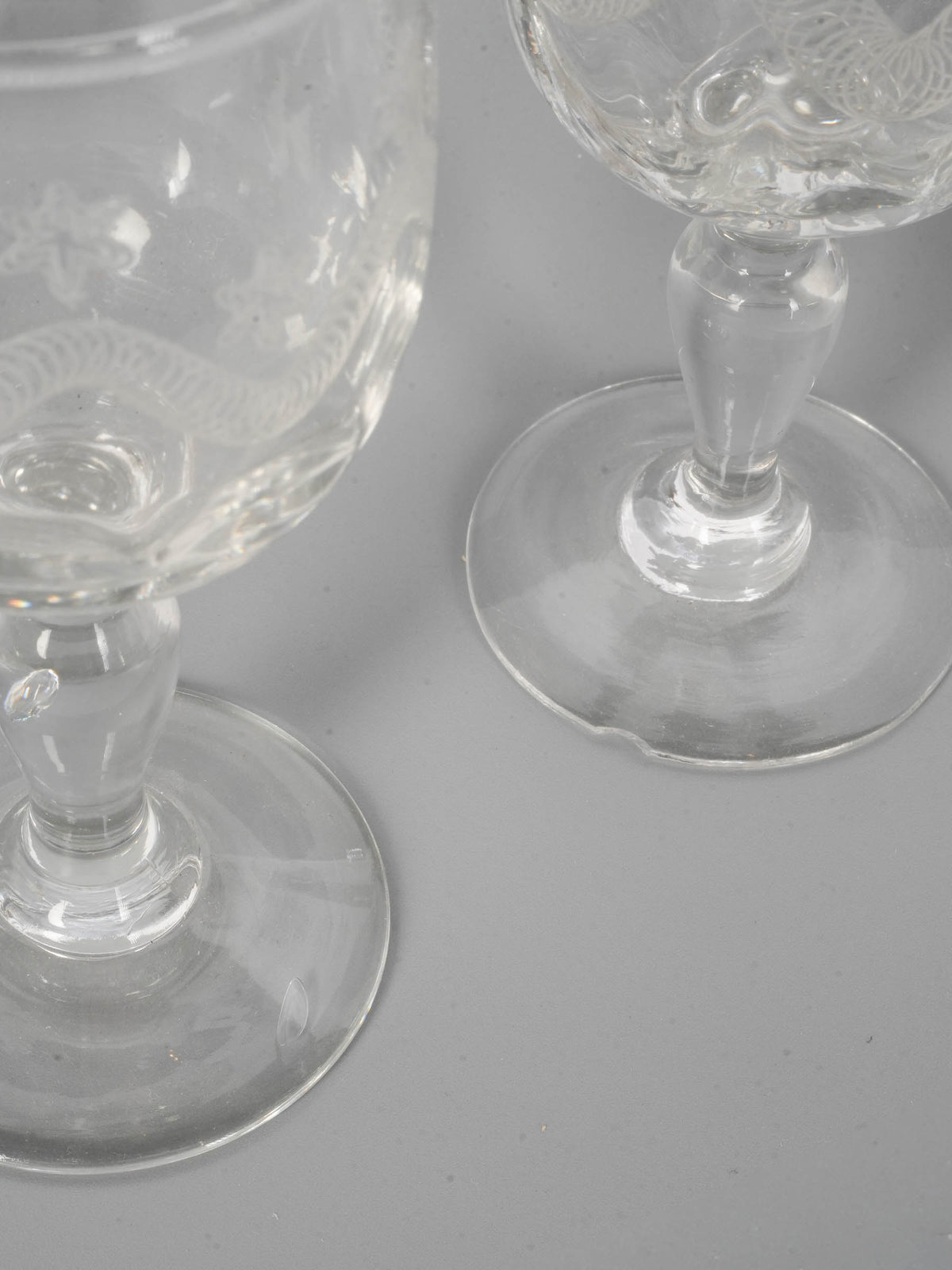 Floral motif drinking glasses