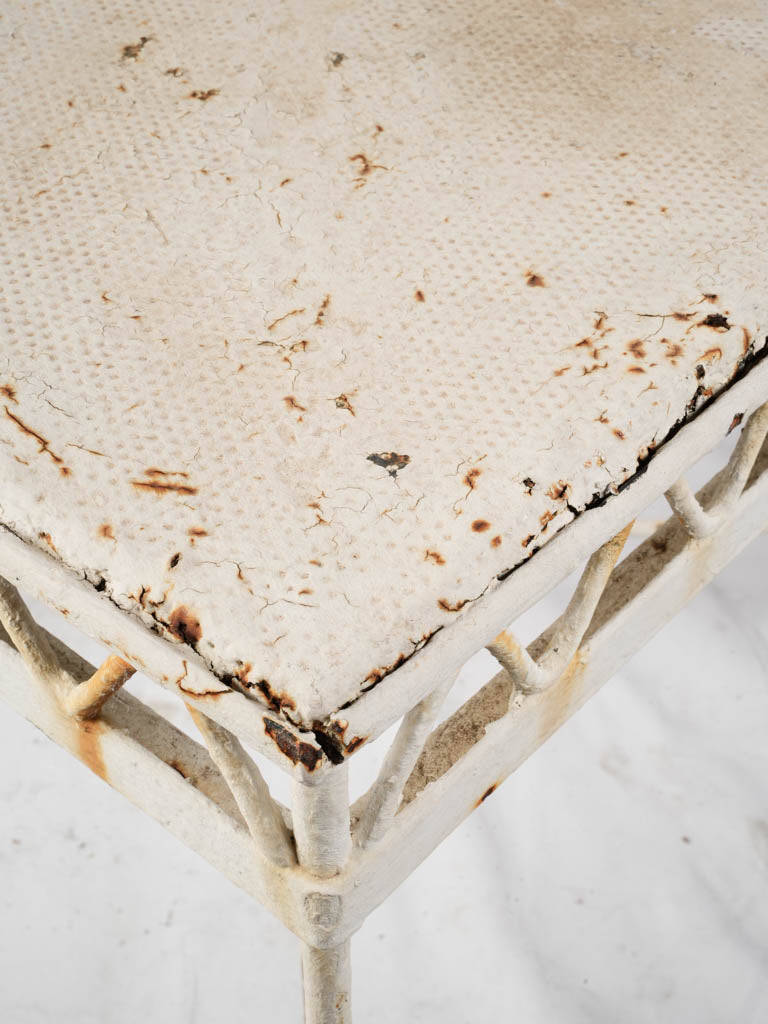 Alice in Wonderland-inspired armchairs