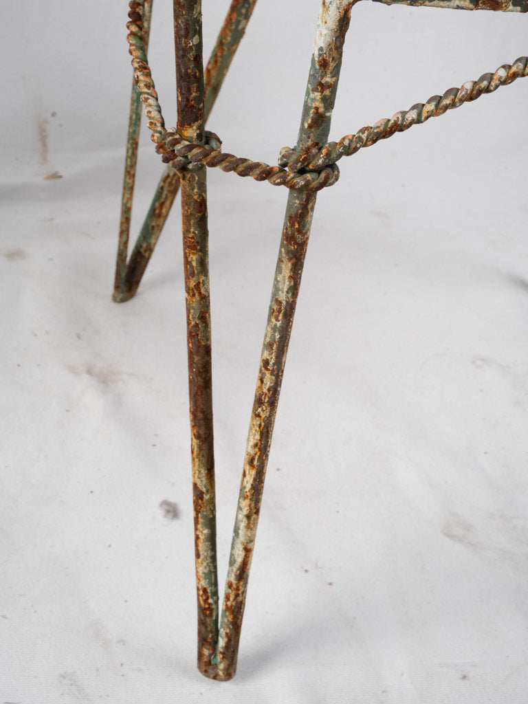 Decorative central finial wrought iron