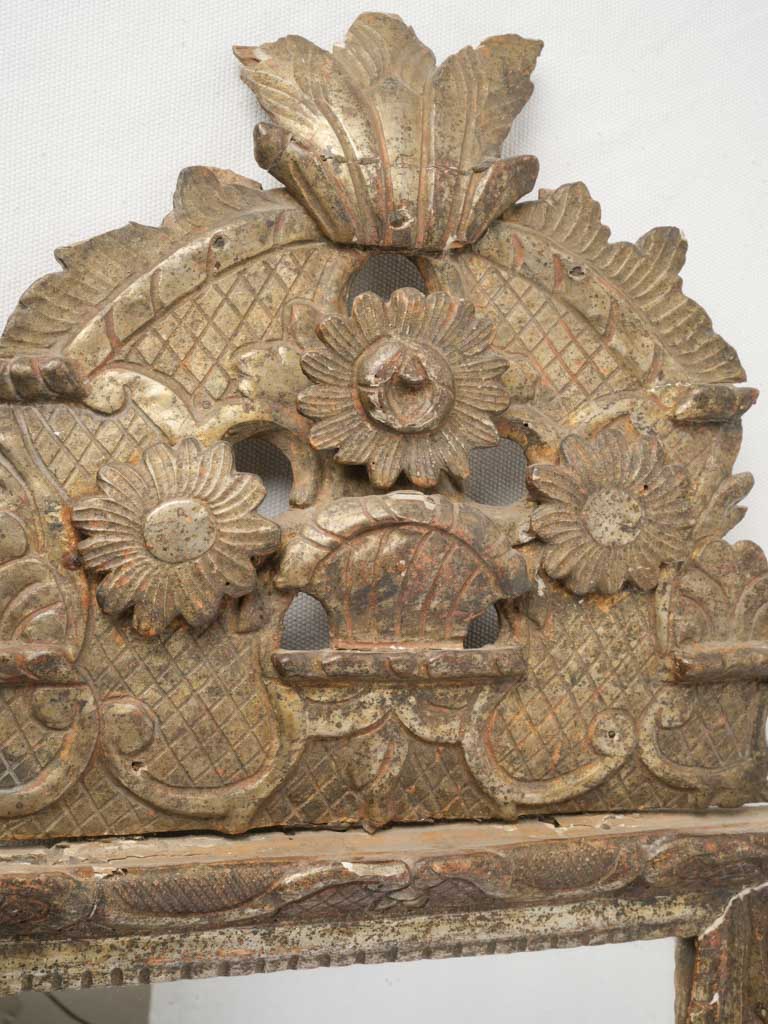 Irregularly crafted decorative wall mirror