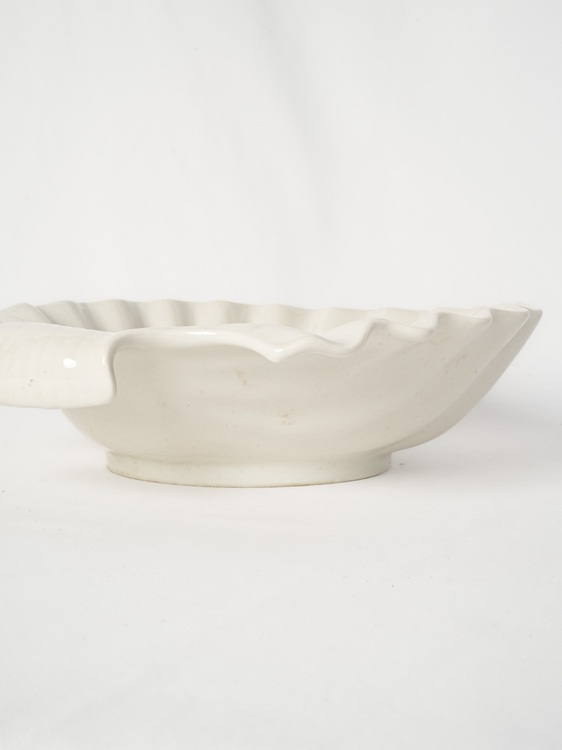 Elegant seaside-inspired serving bowl