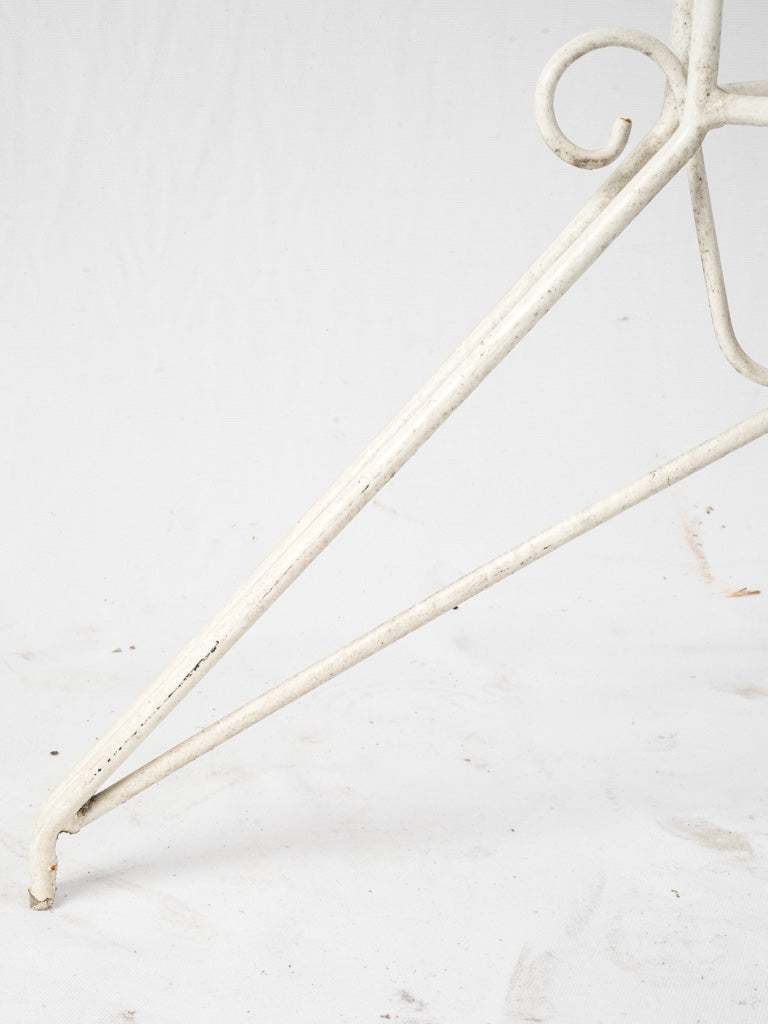 Artistic Rigitulle metal table