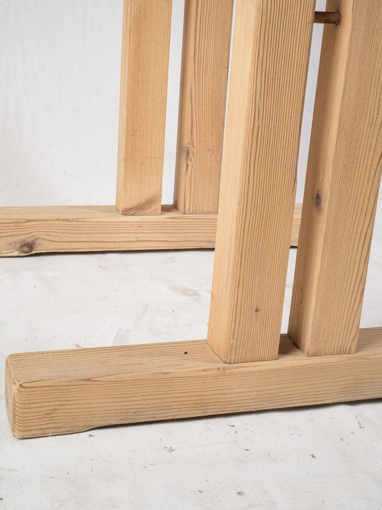 Cozy modernist dining furniture