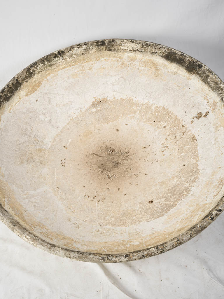 Timeless organic round jardinière