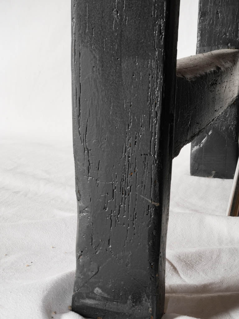 Patina-rich slender table