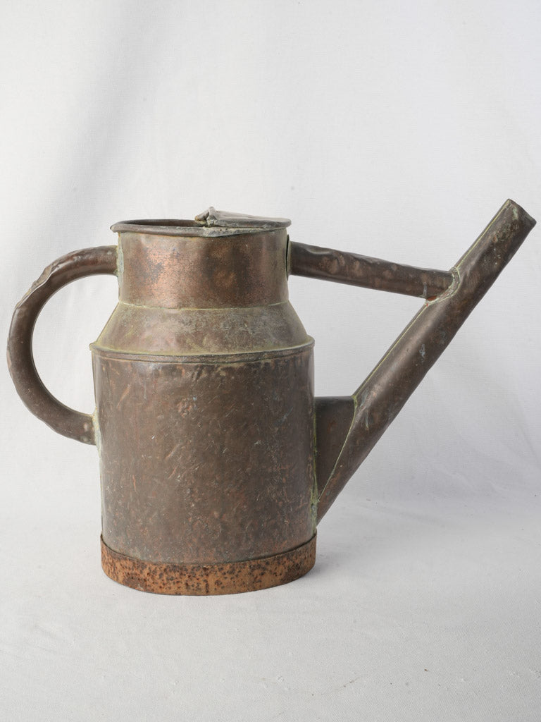 Warm russet vineyard sprinkling tool