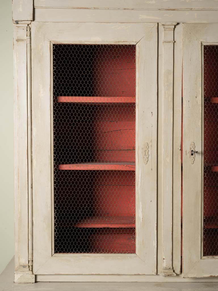 Decorative vermilion-shelved hutch