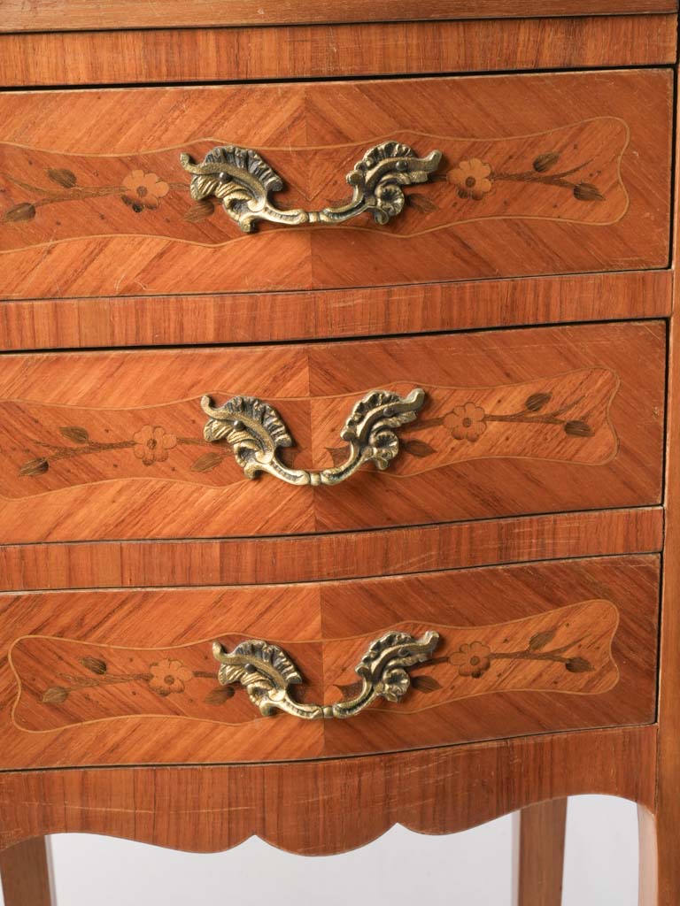 Distinctive mirrored veneer nightstands