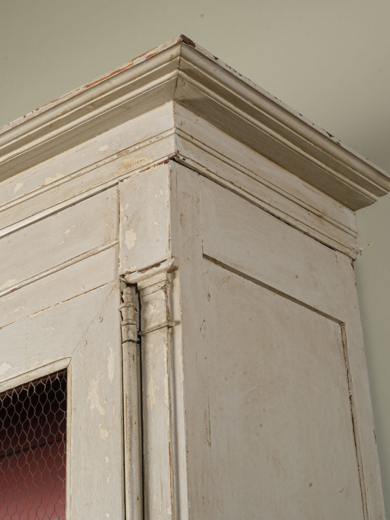 Versatile focal point hutch
