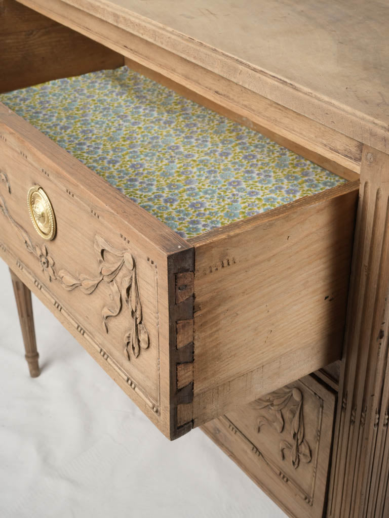 Classic French sauteuse commode