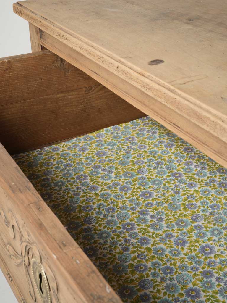 Graceful walnut commode