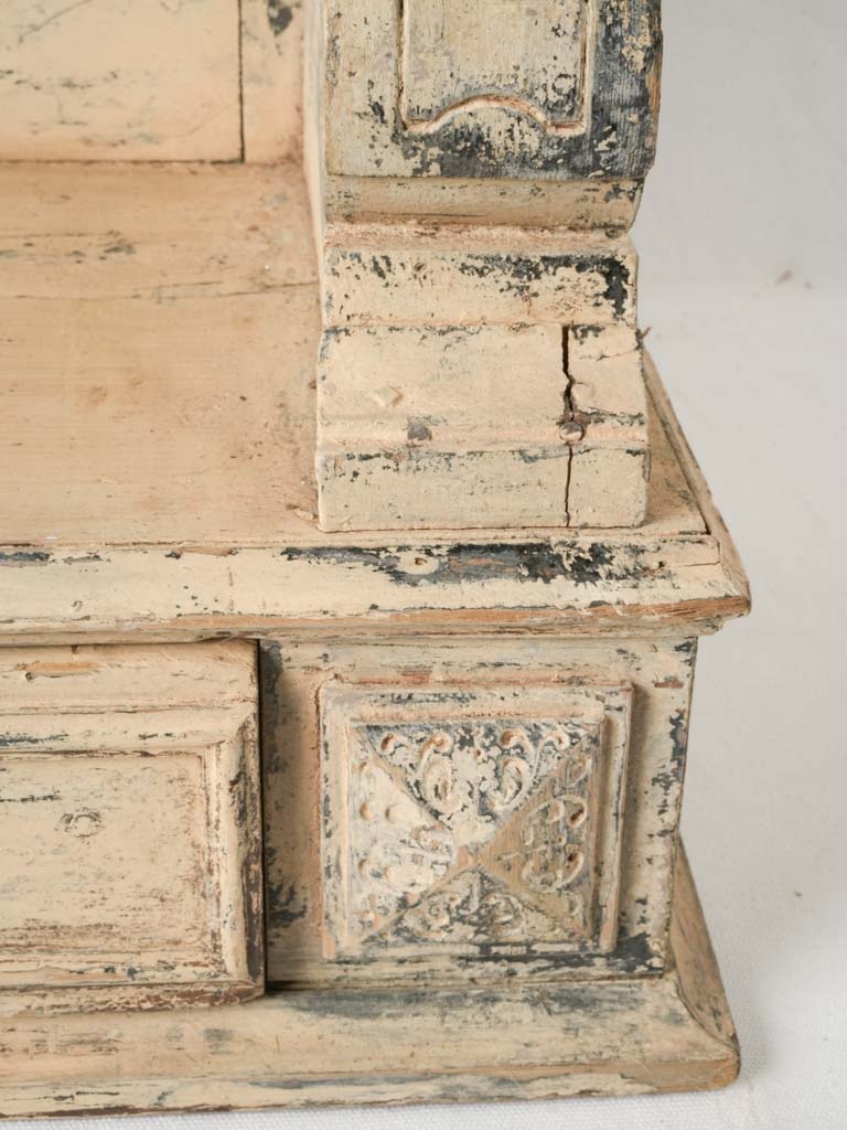 Unique historical depth niche