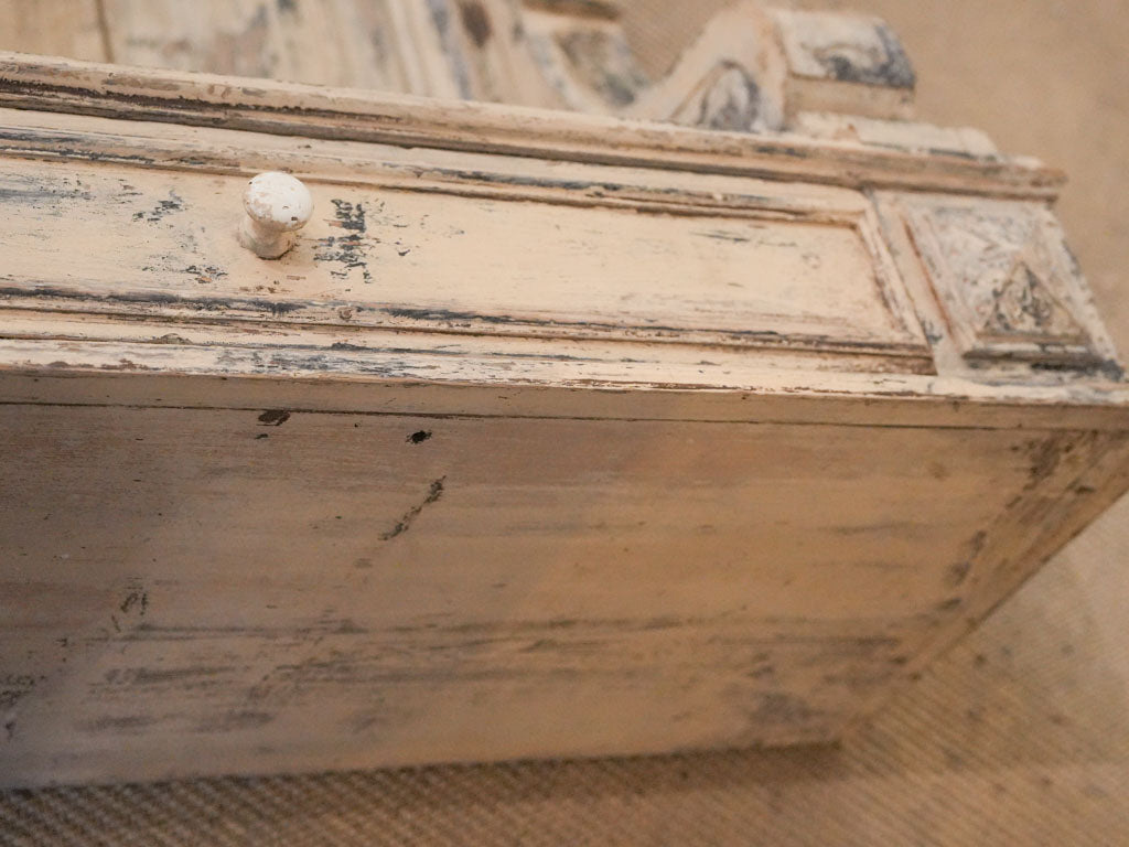 Charming shabby chic unit