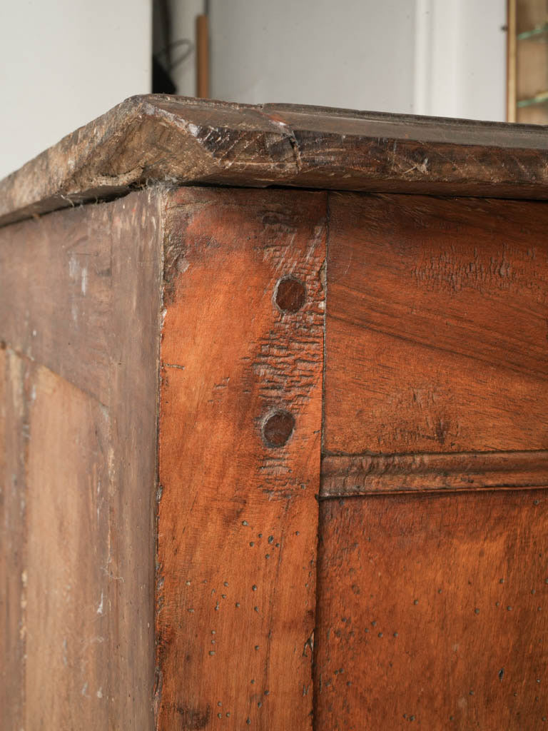 Richly figured grain commode