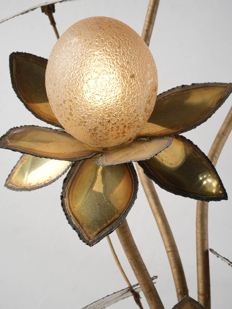 Distinctive luxurious living room lamp