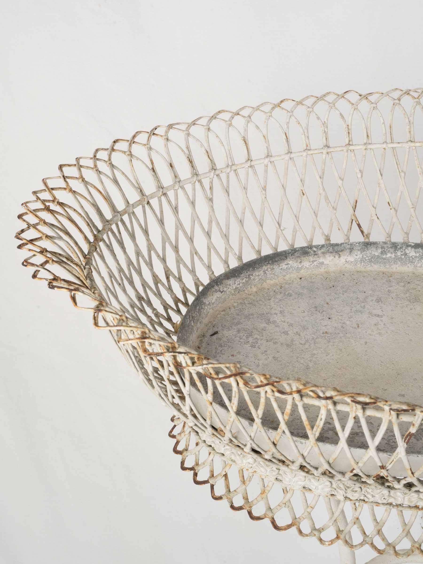 Light airy design iron stand